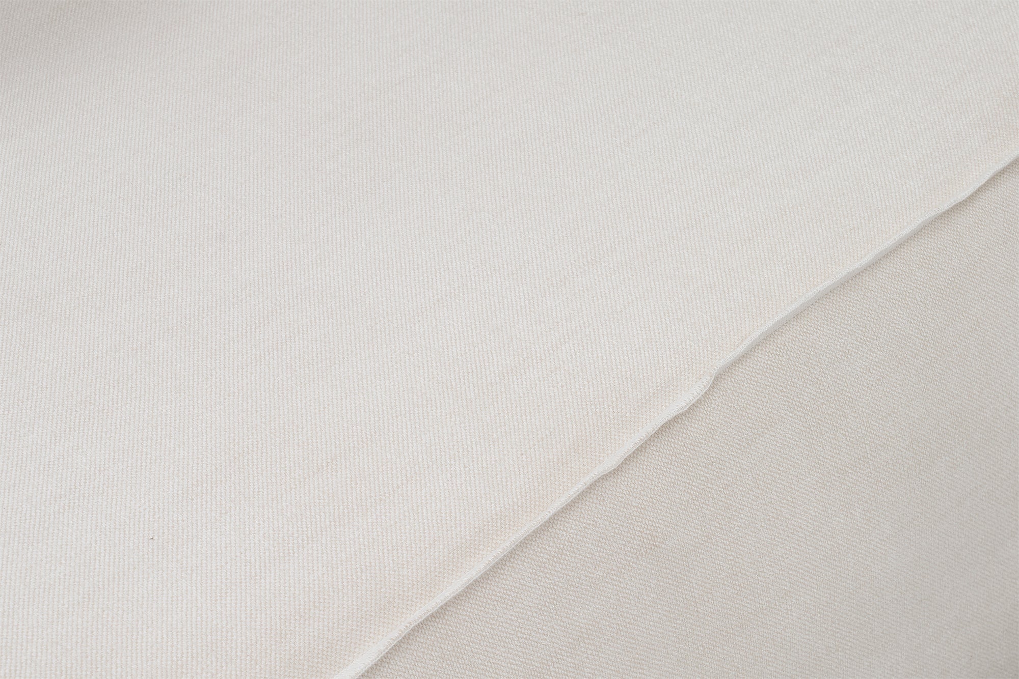 Elio Chaise Cover