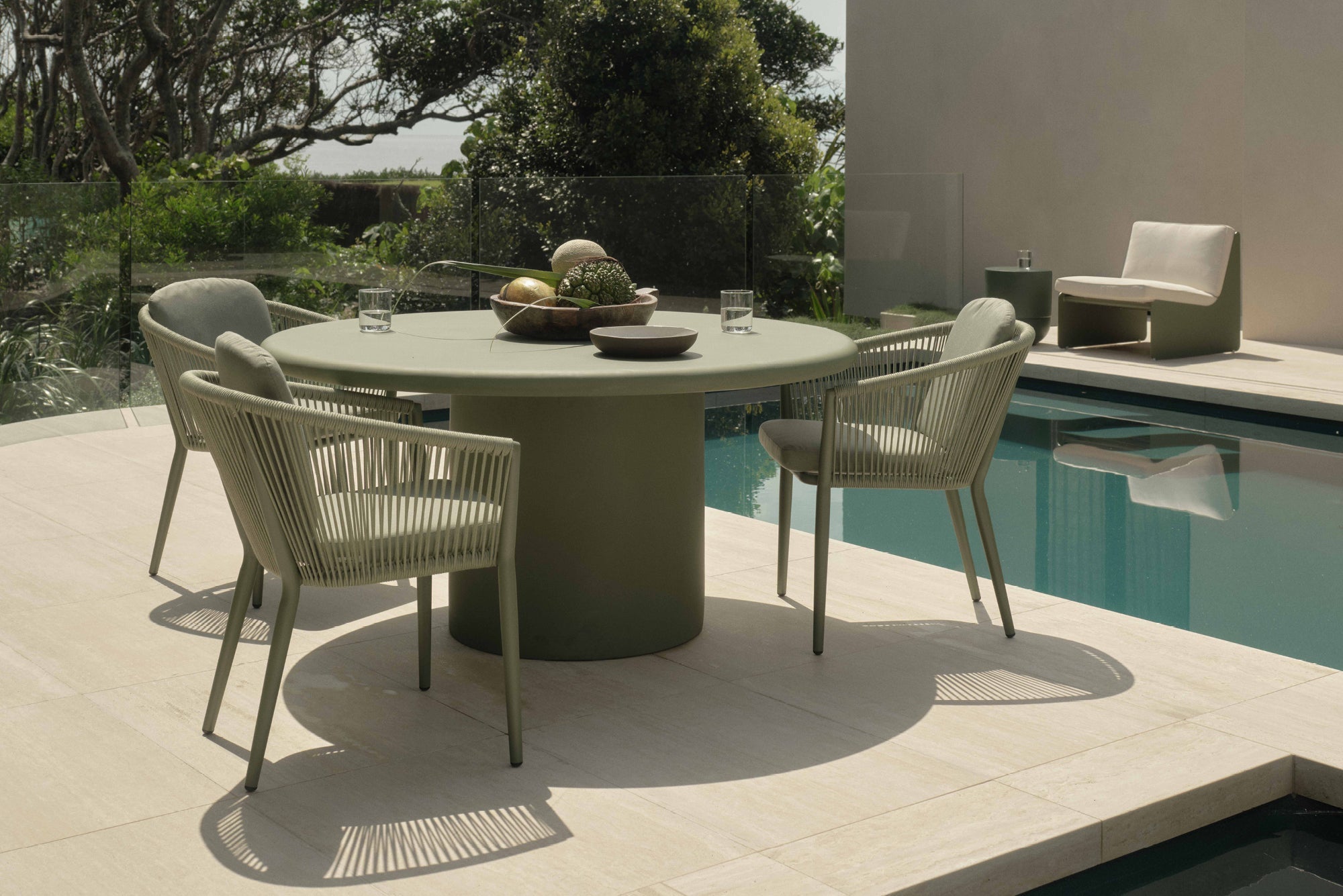 Outdoor Jean De Round Dining Table